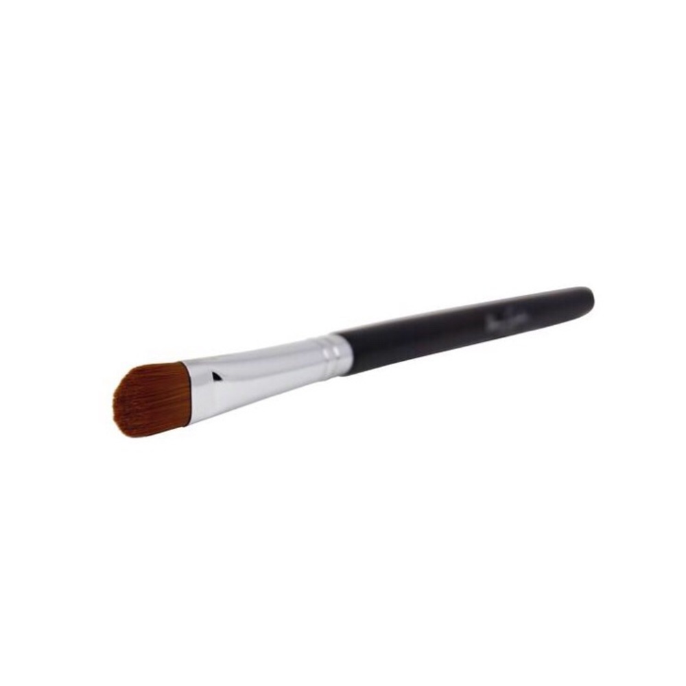 🎉HP🎉 Beau Gachis Concealer Makeup Brush